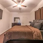Beautiful Home With Jazucci Tub